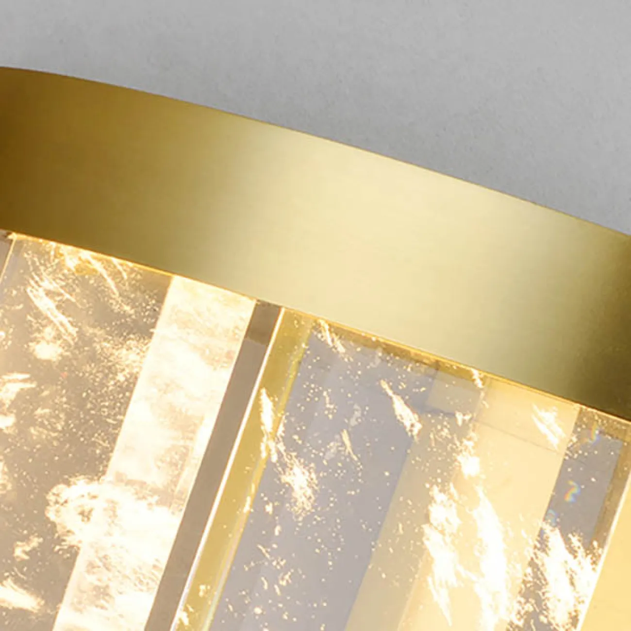 Серия настенных светодиодных светильников с многогранными хрустальными рассеивателями с эффектом льда CAPELLA WALL H20,5 Серия настенных светодиодных светильников с многогранными хрустальными рассеивателями с эффектом льда CAPELLA WALL H20,5