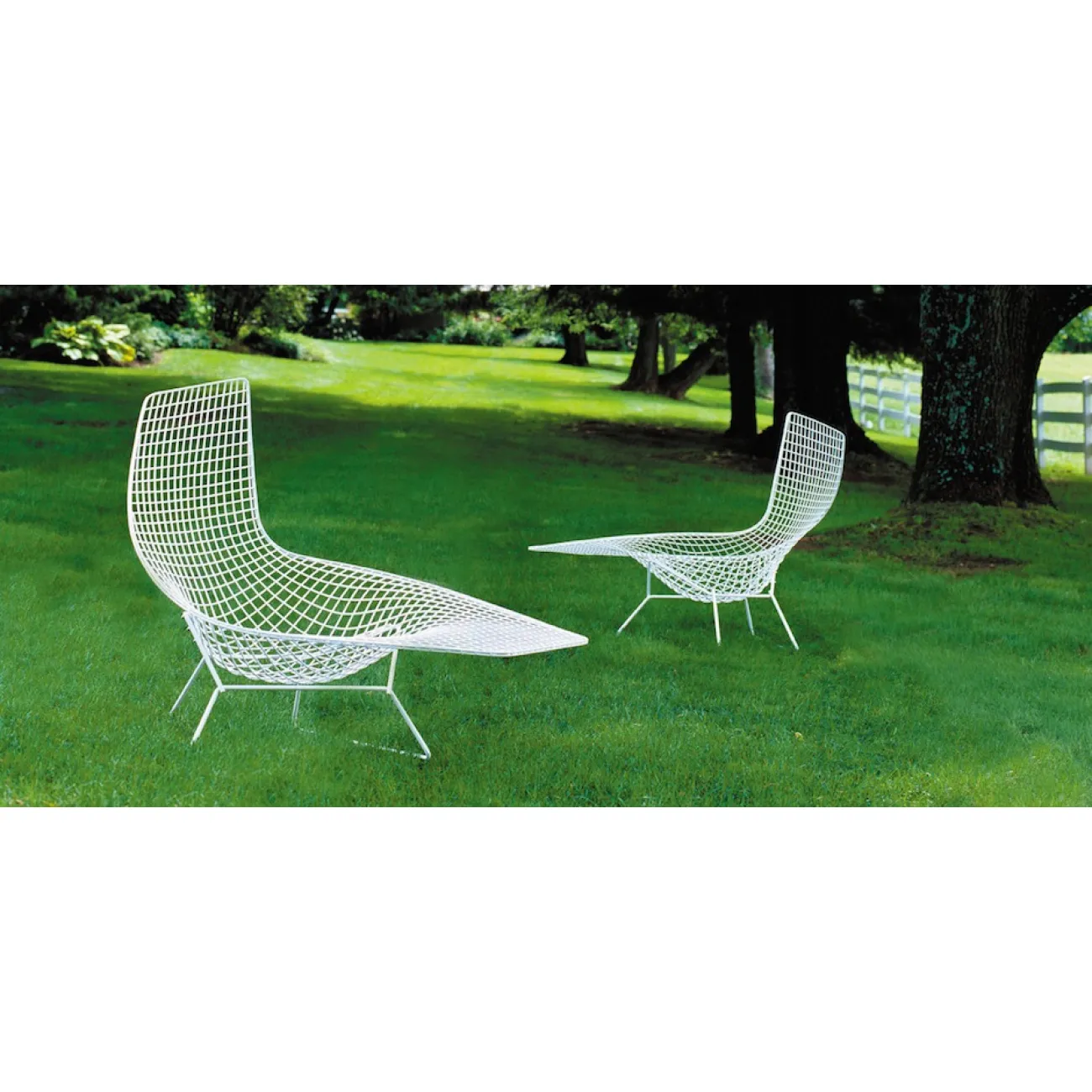 Кресло Asymmetric Chaise designed by Harry Bertoia		 in 1952 от LaLume