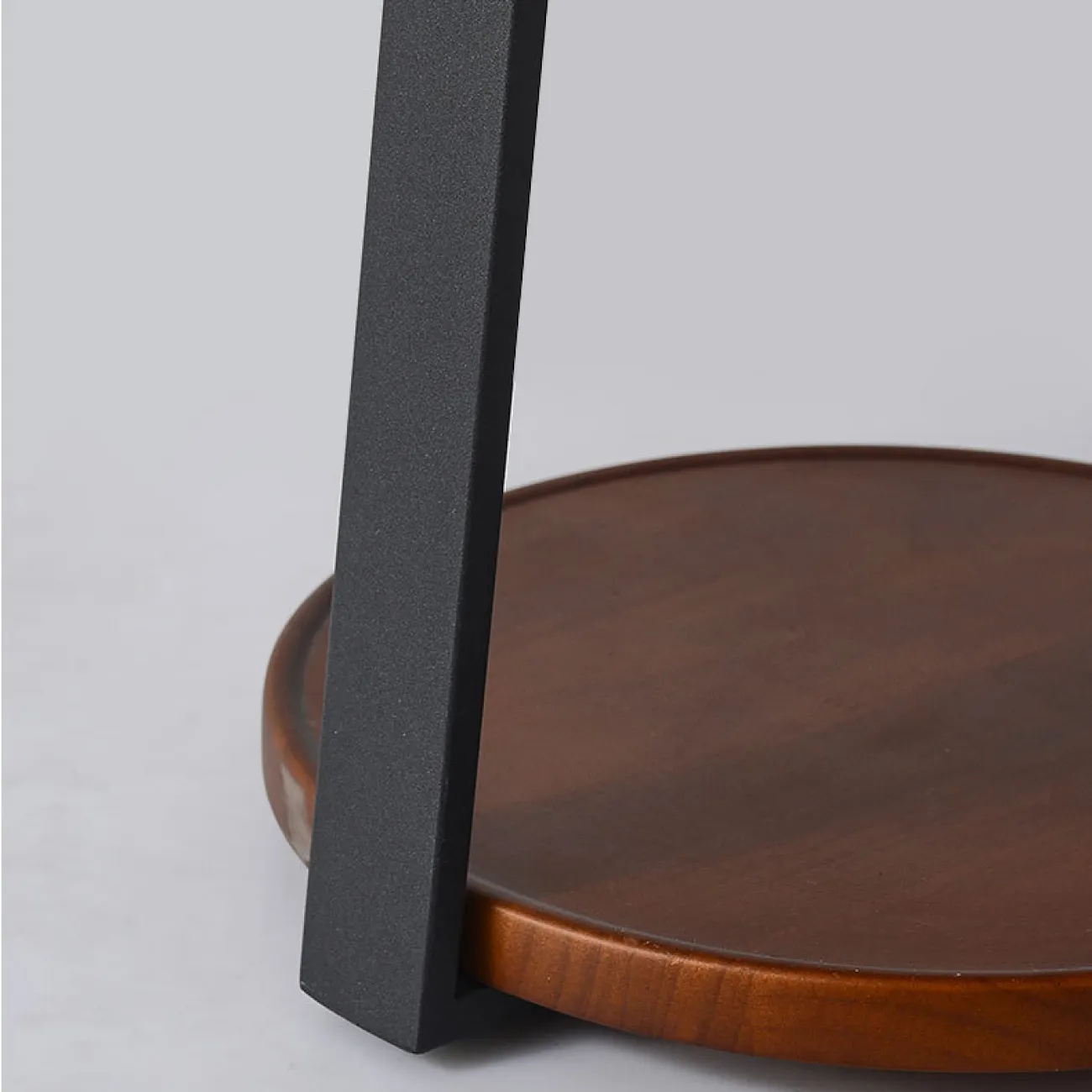 С этим товаром выбирают SIGRID SIGRID NELINE NELINE STENS STENS PHOEBE SHELF PHOEBE SHELF   Светодиодный напольный светильник с дисковидным светящемся столиком на угловой подставке PHOEBE