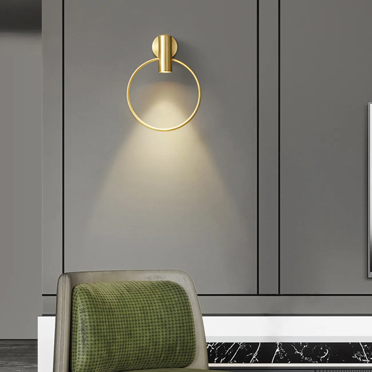 Серия настенных светодиодных светильников с цилиндрическим спотом на кольцевом каркасе из настоящей латуни CELIUS Brass