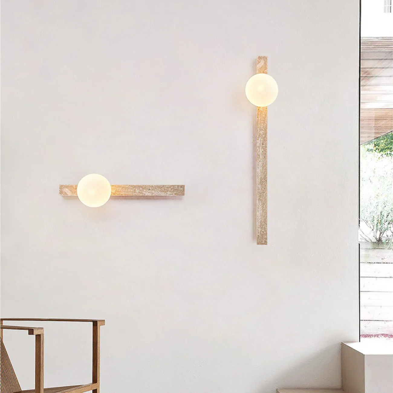 Серия настенных светильников с вытянутым прямоугольным корпусом из камня и шарообразным плафоном OBBE A L90 Серия настенных светильников с вытянутым прямоугольным корпусом из камня и шарообразным плафоном OBBE A L90