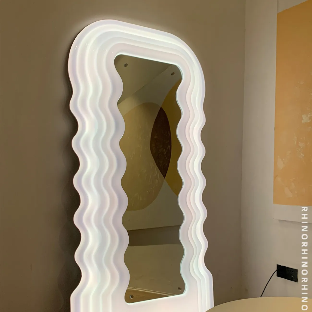 Креативный напольный светильник в виде зеркала со светящейся волнообразной рамой TEMME Семицветный свет