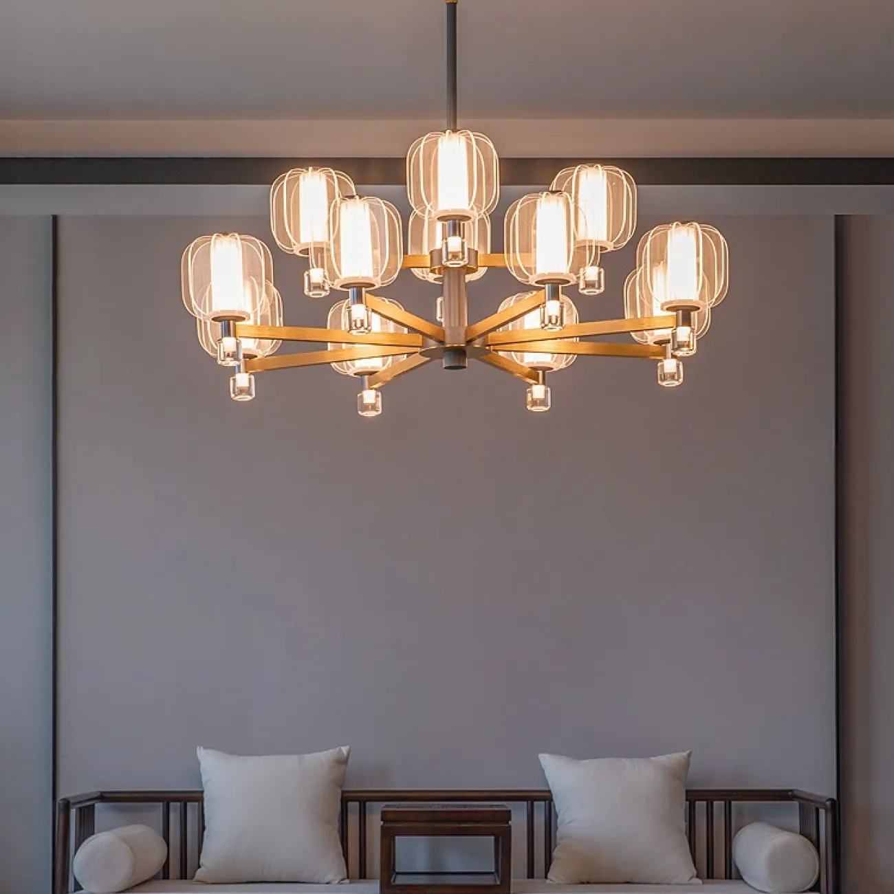 Серия люстр с плафонами из прозрачных пластин на металлических рожках CARINA от ImperiumLoft