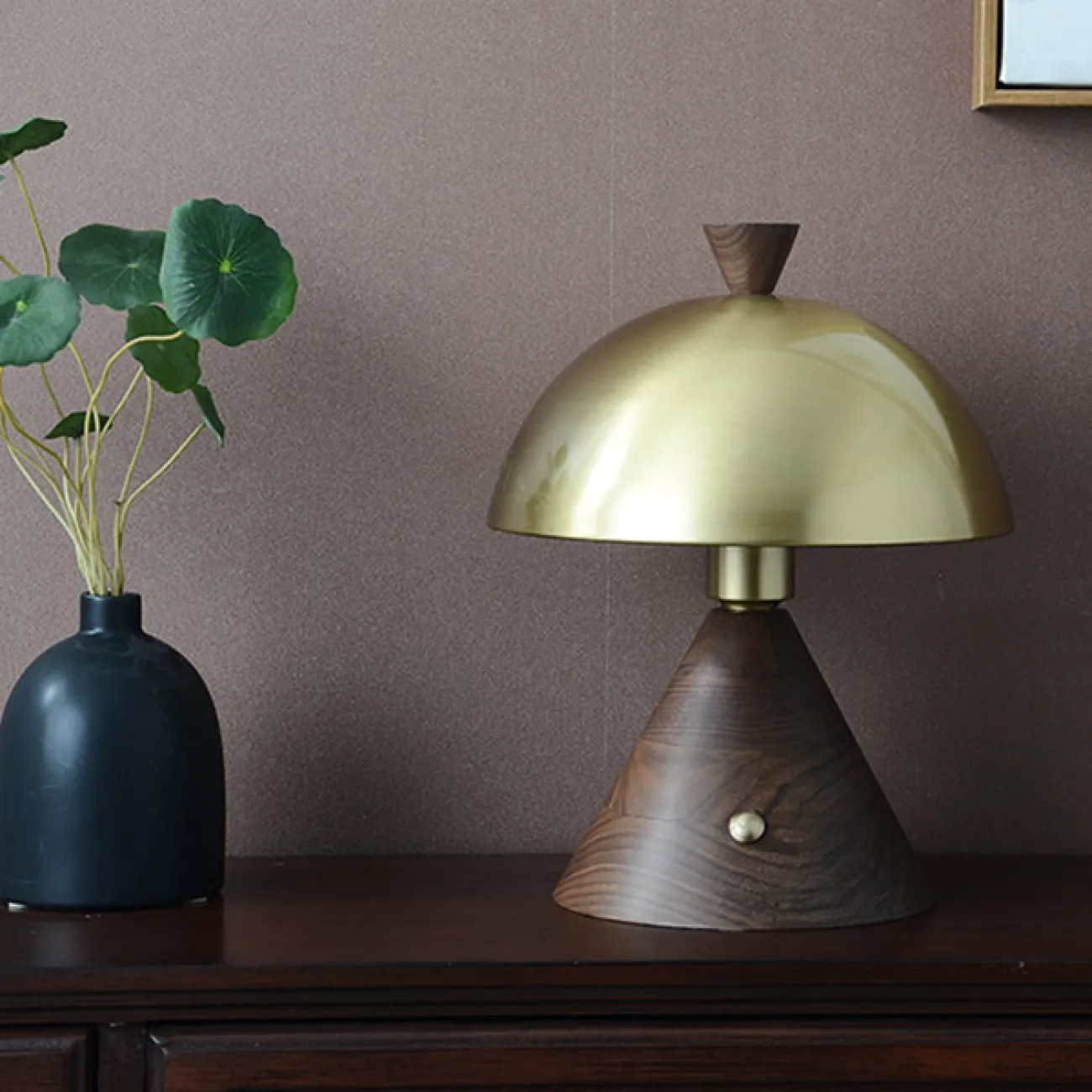 Настольная лампа TOTH от ImperiumLoft Настольная лампа TOTH от ImperiumLoft