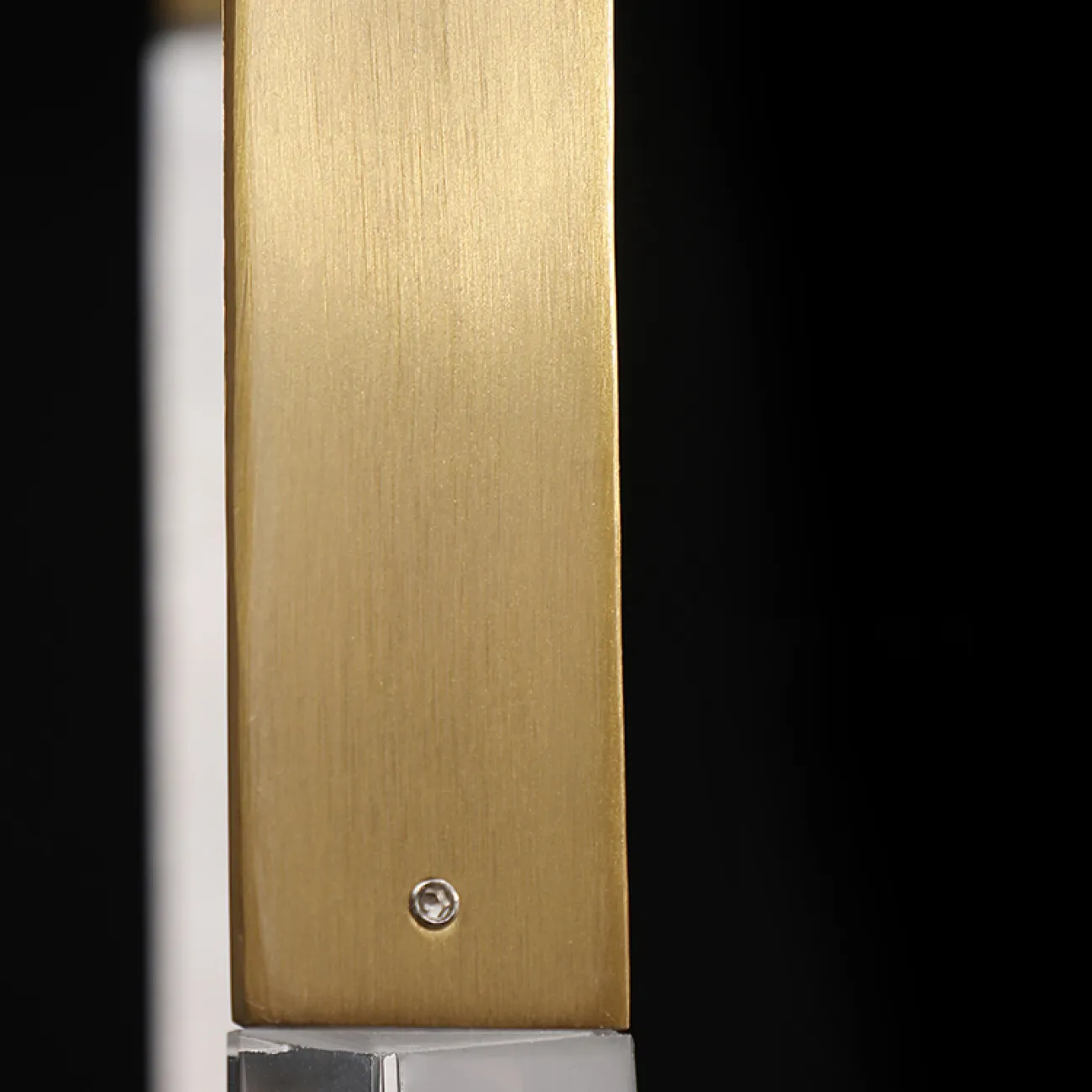 Готовая комбинация подвесных светодиодных светильников с трёхгранным корпусом из хрусталя CARN COMBO L5