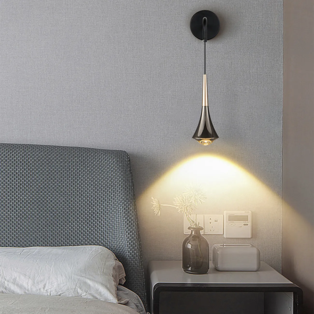 Серия настенных светодиодных светильников с оптической линзой в конусообразном корпусе CAI WALL Brass 3000К