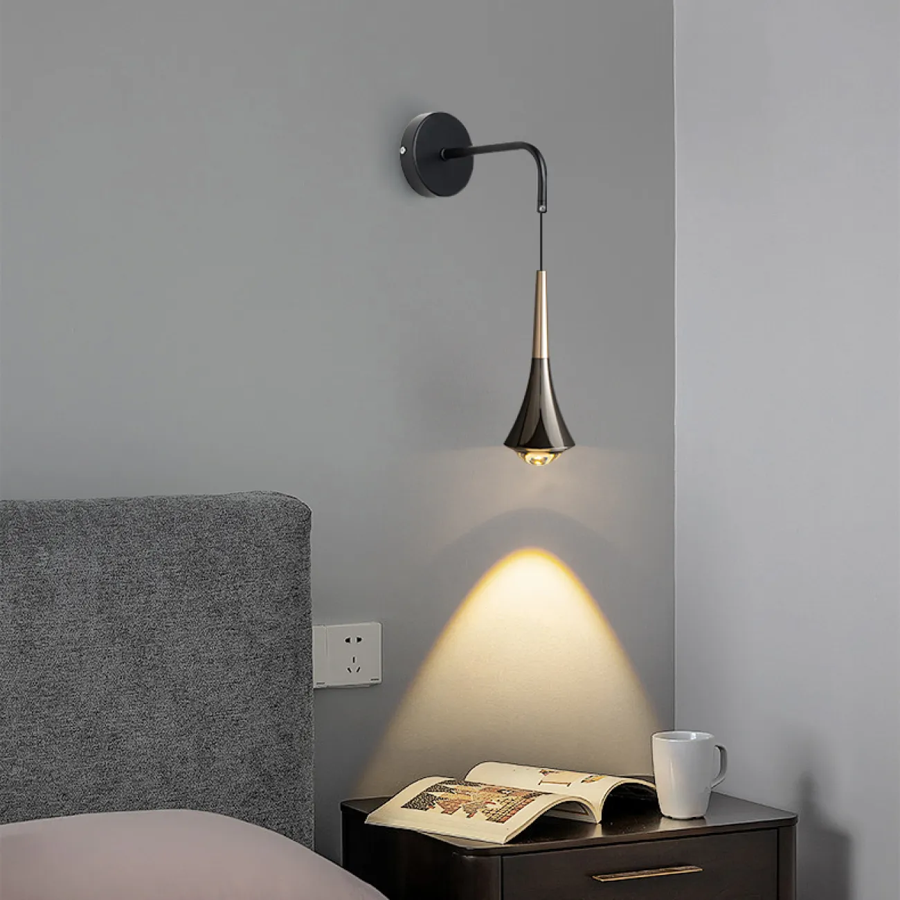 Серия настенных светодиодных светильников с оптической линзой в конусообразном корпусе CAI WALL Brass 3000К