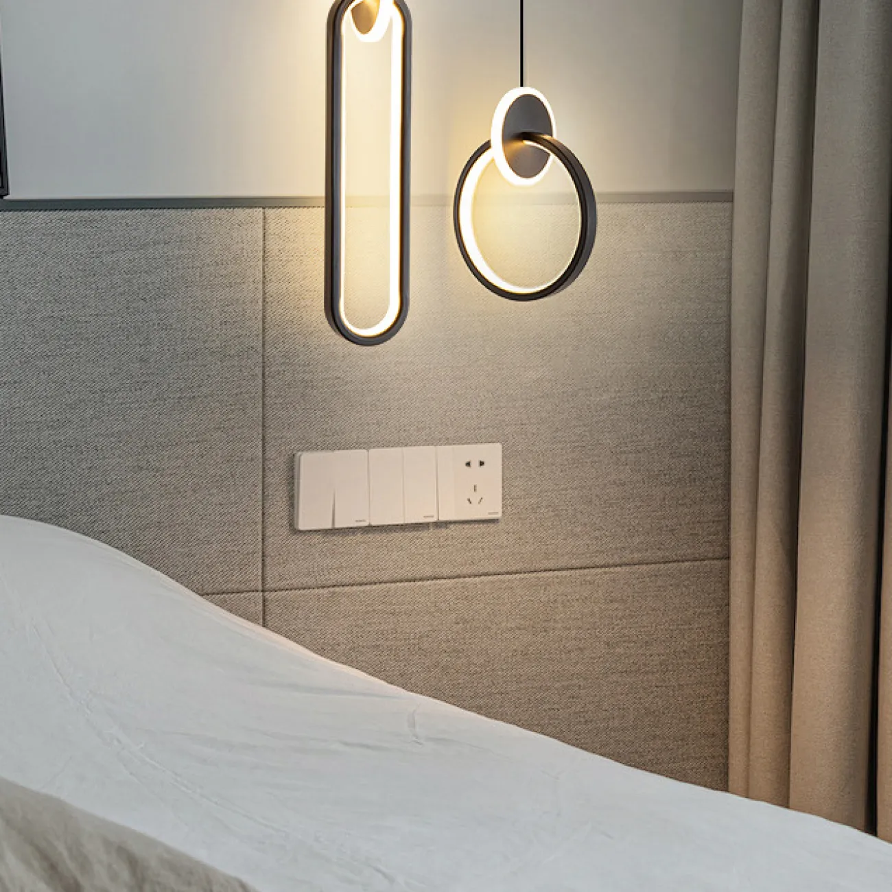 Готовая комбинация подвесных светодиодных светильников в виде композиции из светящихся колец и дисков RANDALL DUO Brass