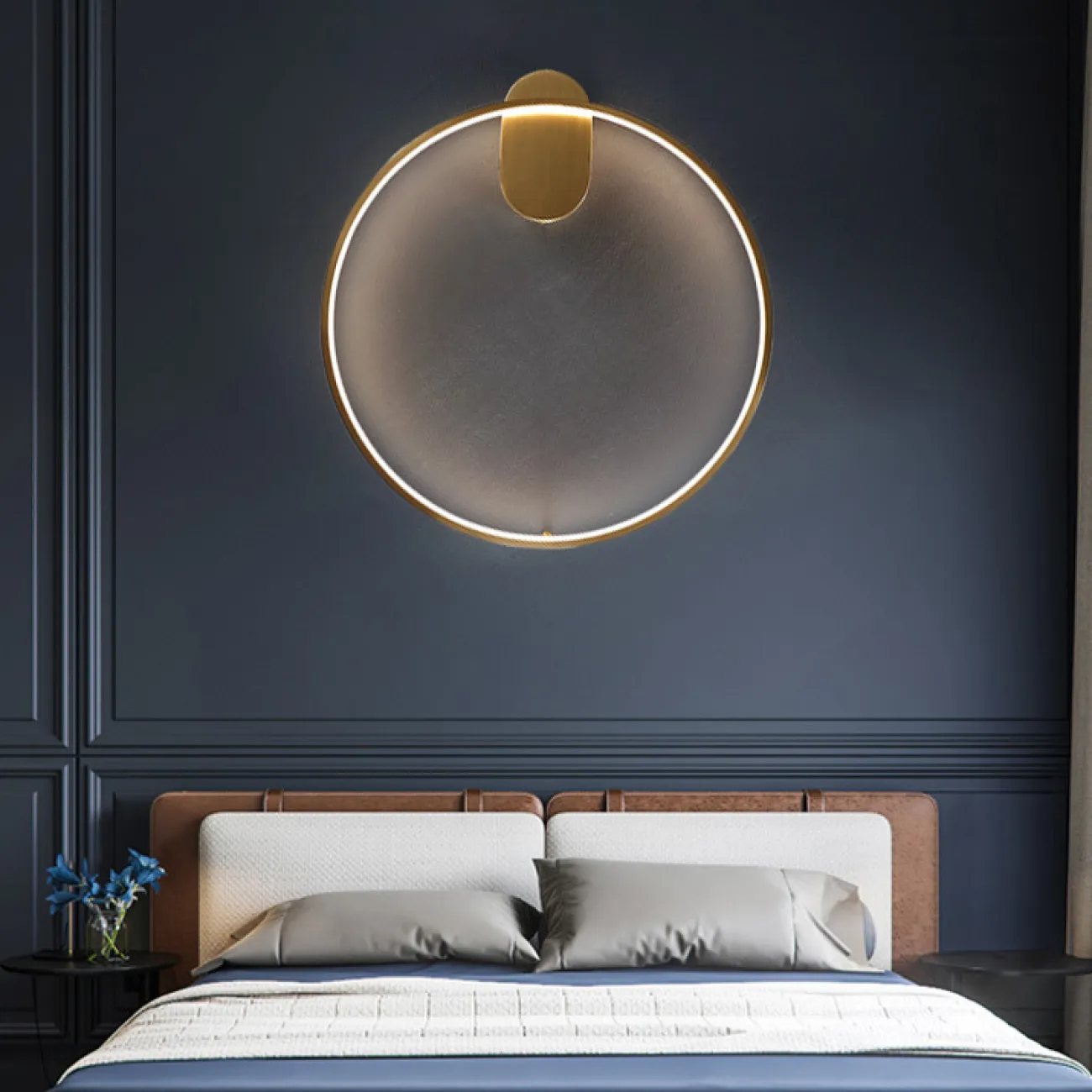 Настенный светильник с внутренней LED-подсветкой по контуру кольцевого каркаса с округлым креплением HILMA WALL D54