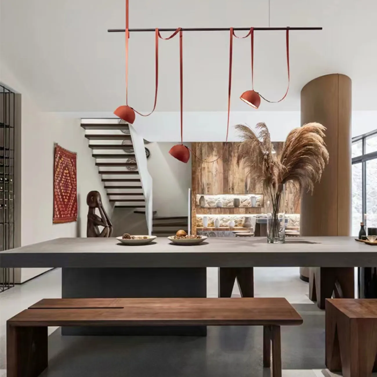 Готовая комбинация подвесных светодиодных светильников c красными абажурами на черной рейке с текстильными ремнями EBBOT 3000К Готовая комбинация подвесных светодиодных светильников c красными абажурами на черной рейке с текстильными ремнями EBBOT 3000К