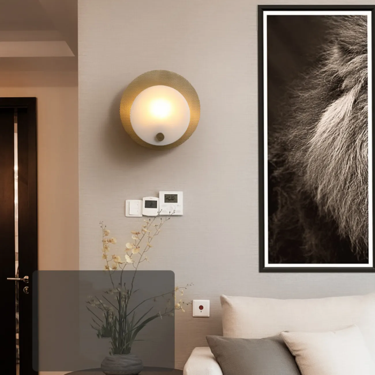 Серия настенных светильников с основанием из перфорированной пластины и рассеивателем из натурального камня CONRAD B WALL L25