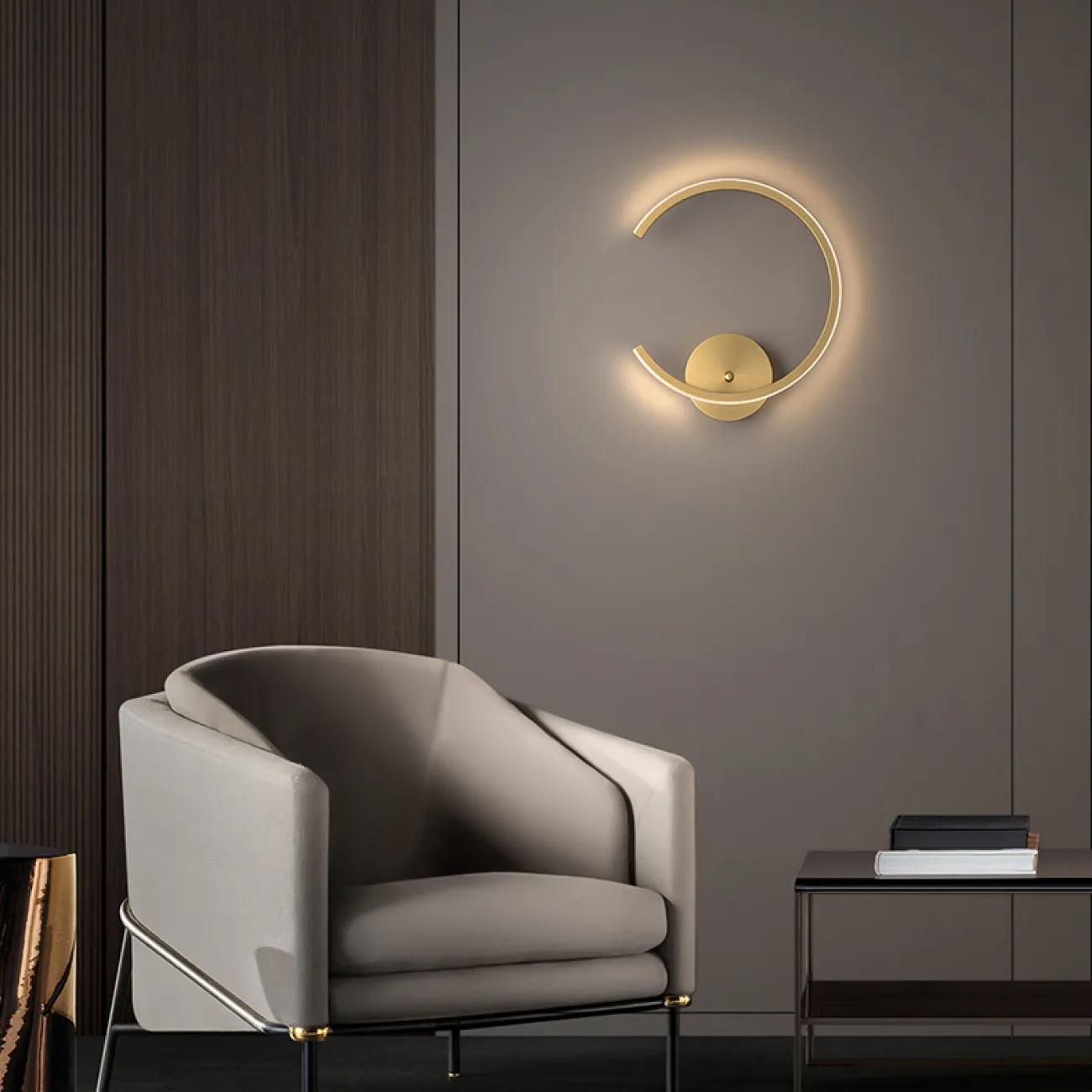 Серия настенных светодиодных светильников с плафоном в виде разомкнутого кольца с внешней LED-подсветкой RIN D20 Brass Серия настенных светодиодных светильников с плафоном в виде разомкнутого кольца с внешней LED-подсветкой RIN D20 Brass