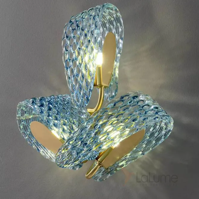Серия настенных светильников с голубыми стеклянными рассеивателями в форме лепестков с панцирной поверхностью LUCIA WALL L3