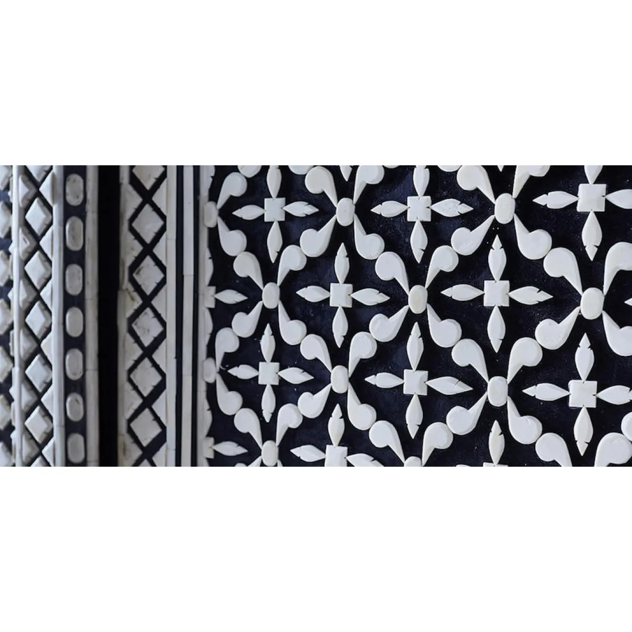 Двери инкрустированные костью от LaLume