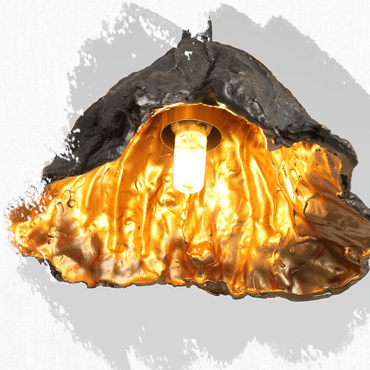 Готовая комбинация подвесных светильников с тремя плафонами в виде высушенных цветов с внутренней отделкой под золото LILIAN TRIO