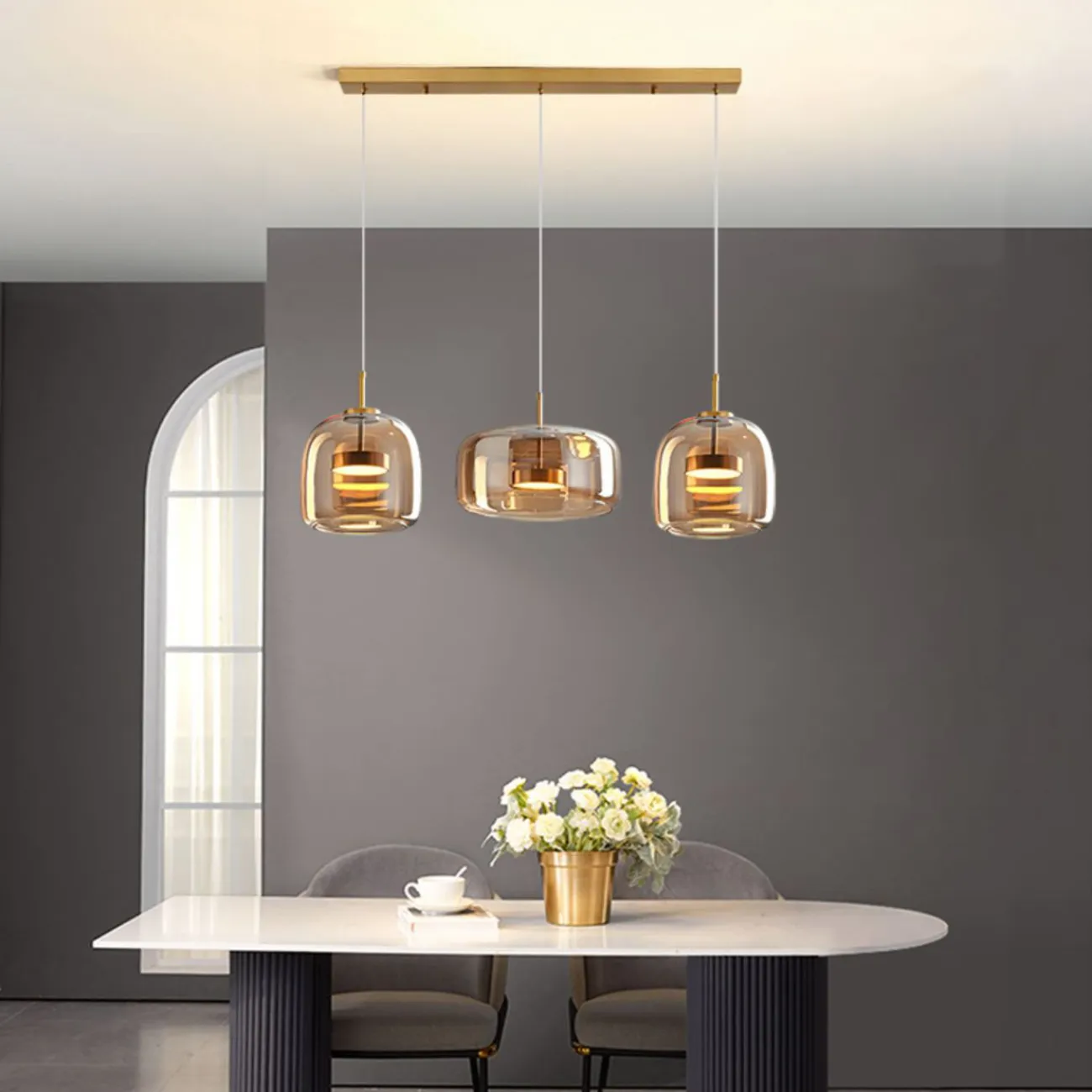 Готовая комбинация подвесных светодиодных светильников c абажурами из дымчатого и янтарного стекла NALLE TRIO L80 Amber