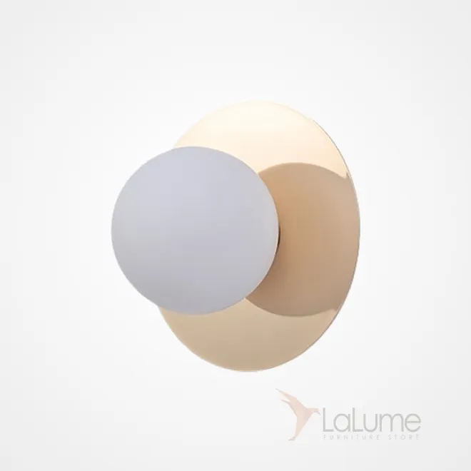 Серия настенных светильников с шарообразным матовым плафоном из стекла на дисковидном металлическом основании JANK Brass