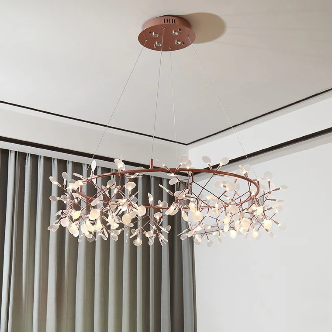 Светодиодная люстра на кольцевом каркасе LEAVES R