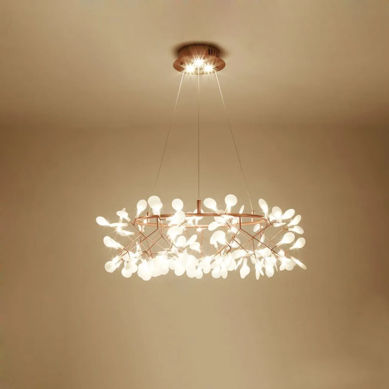 Светодиодная люстра на кольцевом каркасе LEAVES R