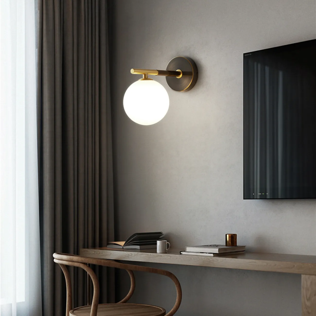 Серия настенных светильников с белым матовым плафоном шарообразной формы на черном кронштейне с латунной отделкой LOIS L2