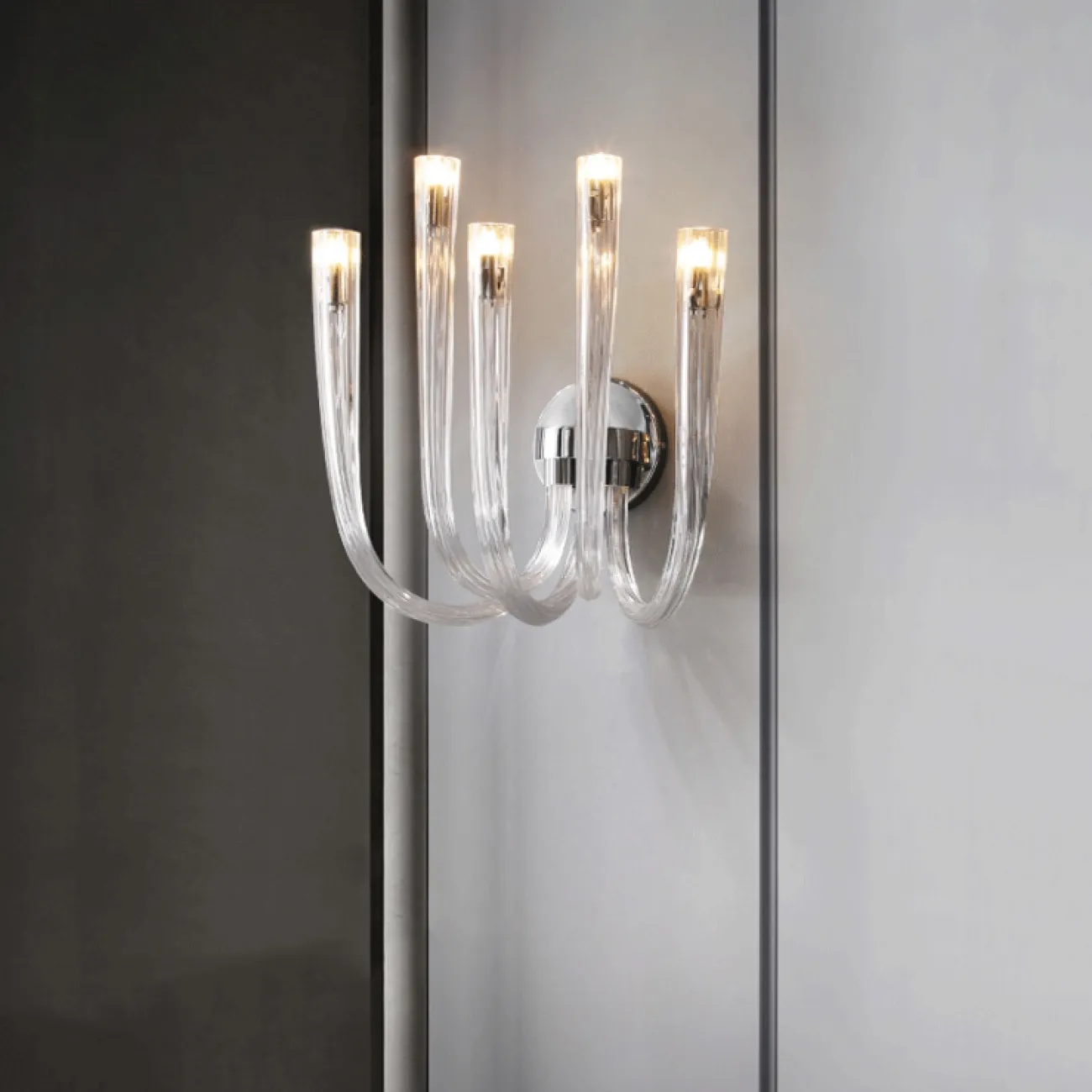 Бра со стеклянными выгнутыми плафонами вытянутой цилиндрической формы CONCORD WALL D28