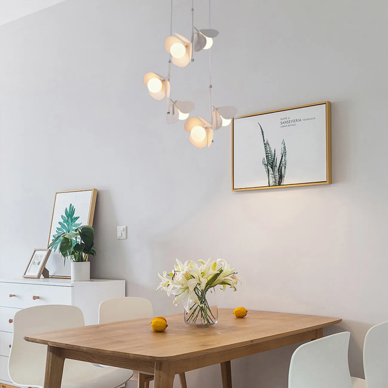 Готовая комбинация подвесных светильников с шарообразными стеклянными плафонами с рассеивателями в виде лепестков JANITA BW COMBO Black Диск