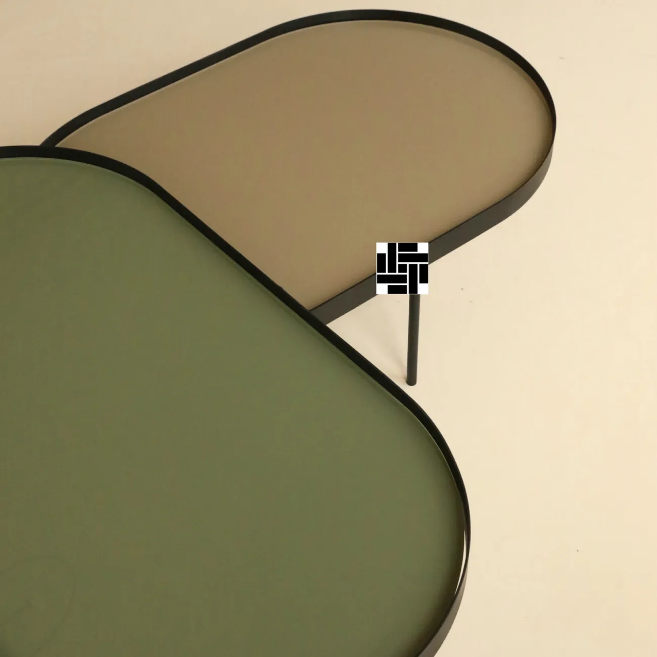 Дизайнерский журнальный столик - LaLume-AP00334