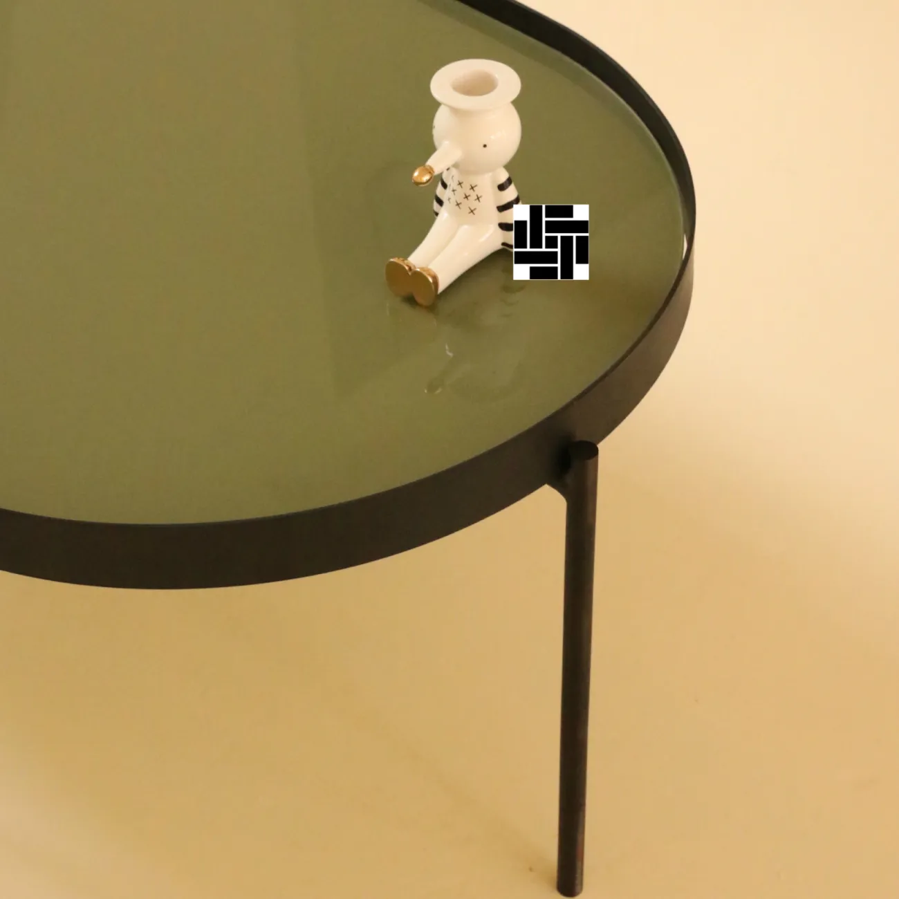 Дизайнерский журнальный столик - LaLume-AP00334