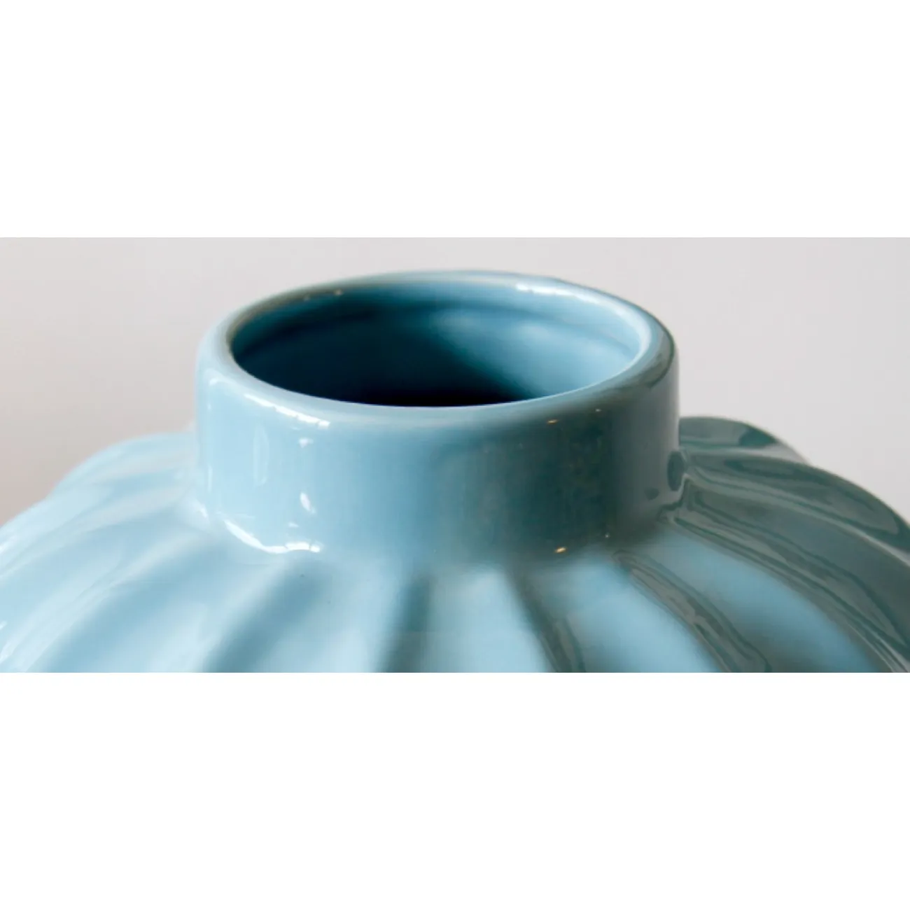 Желтая ваза с крышкой от LaLume