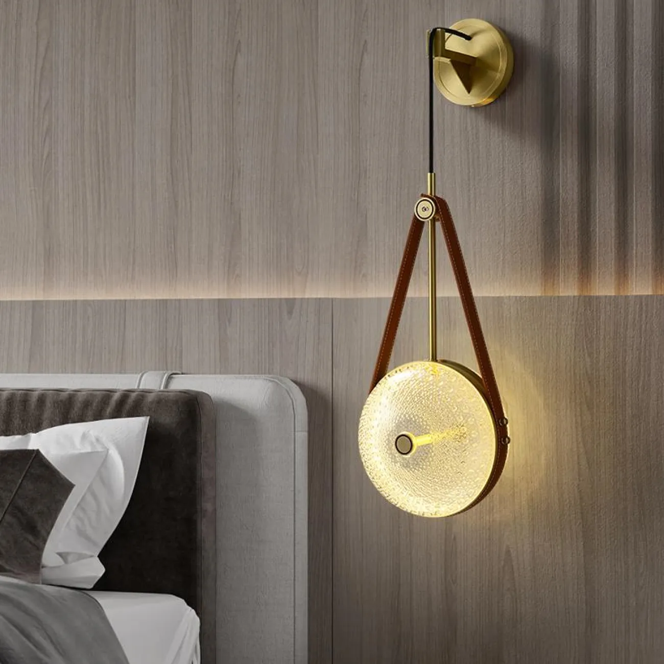 Настенный светодиодный светильник с рельефным стеклянным плафоном в форме линзы на кожаном ремешке AGLA WALL