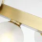 Люстра со стеклянными плафонами.
