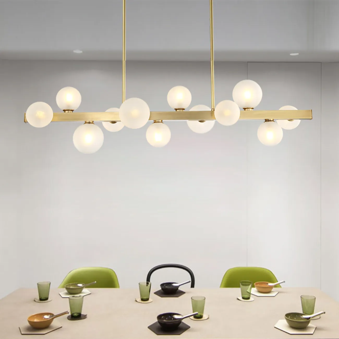 Люстра со стеклянными плафонами. Люстра со стеклянными плафонами.