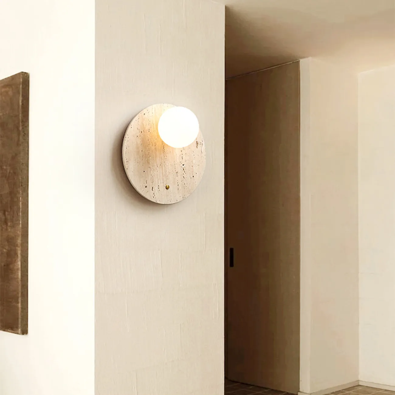 Серия настенных светильников со стеклянным шарообразным плафоном на дисковидном и скруглённом основании из камня STIAN D14