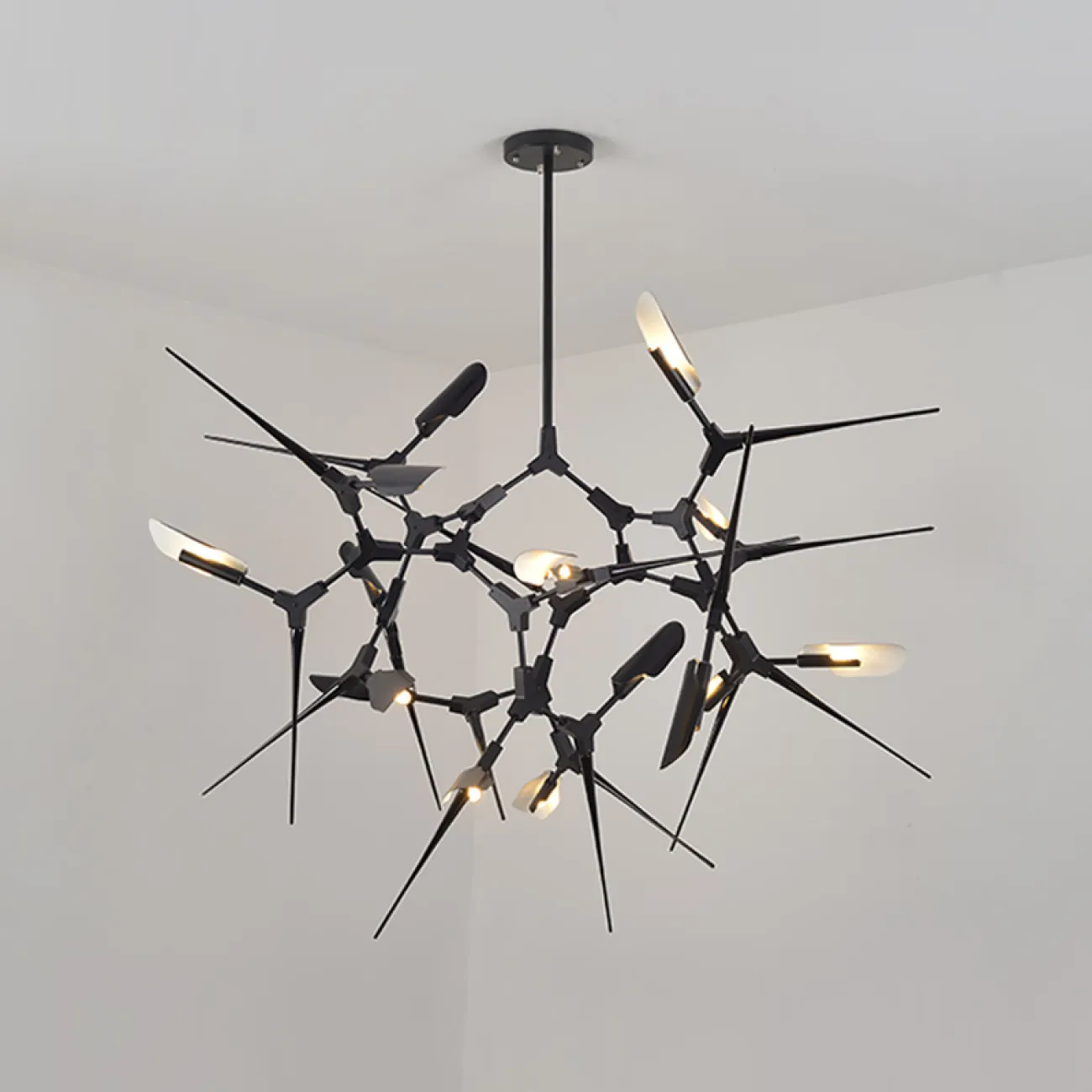 Дизайнерская люстра SPIKE AND THORN от ImperiumLoft