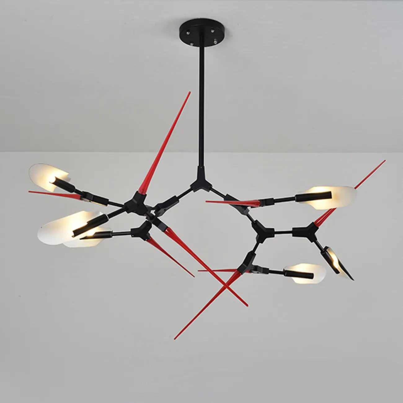 Дизайнерская люстра SPIKE AND THORN от ImperiumLoft