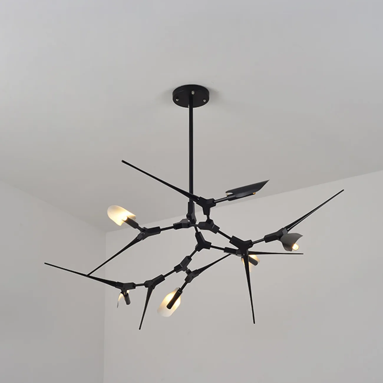 Дизайнерская люстра SPIKE AND THORN от ImperiumLoft