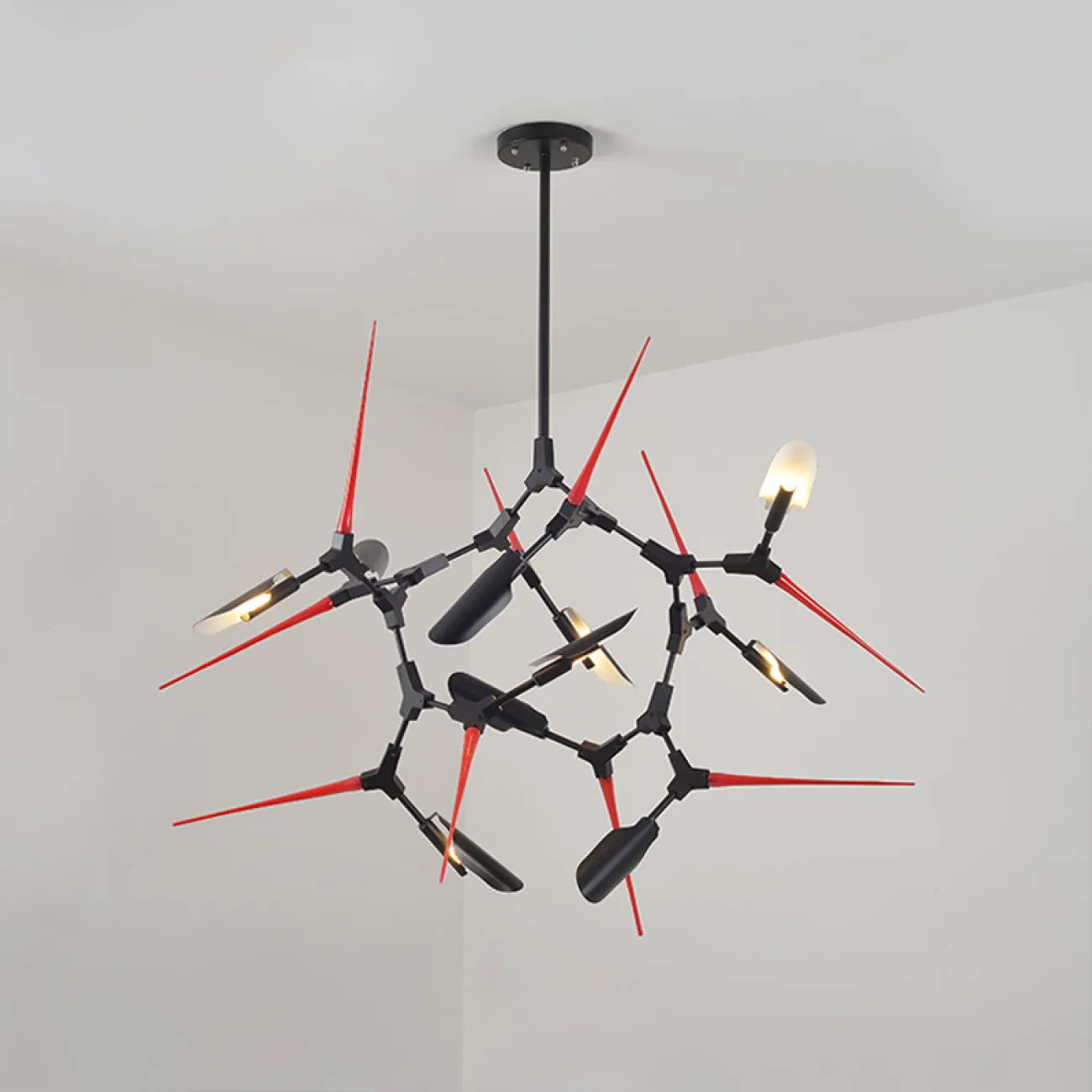 Дизайнерская люстра SPIKE AND THORN от ImperiumLoft