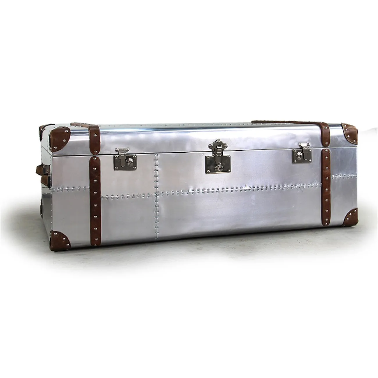 Сундук Trunks in Polished Aluminum Restoration Hardware от LaLume