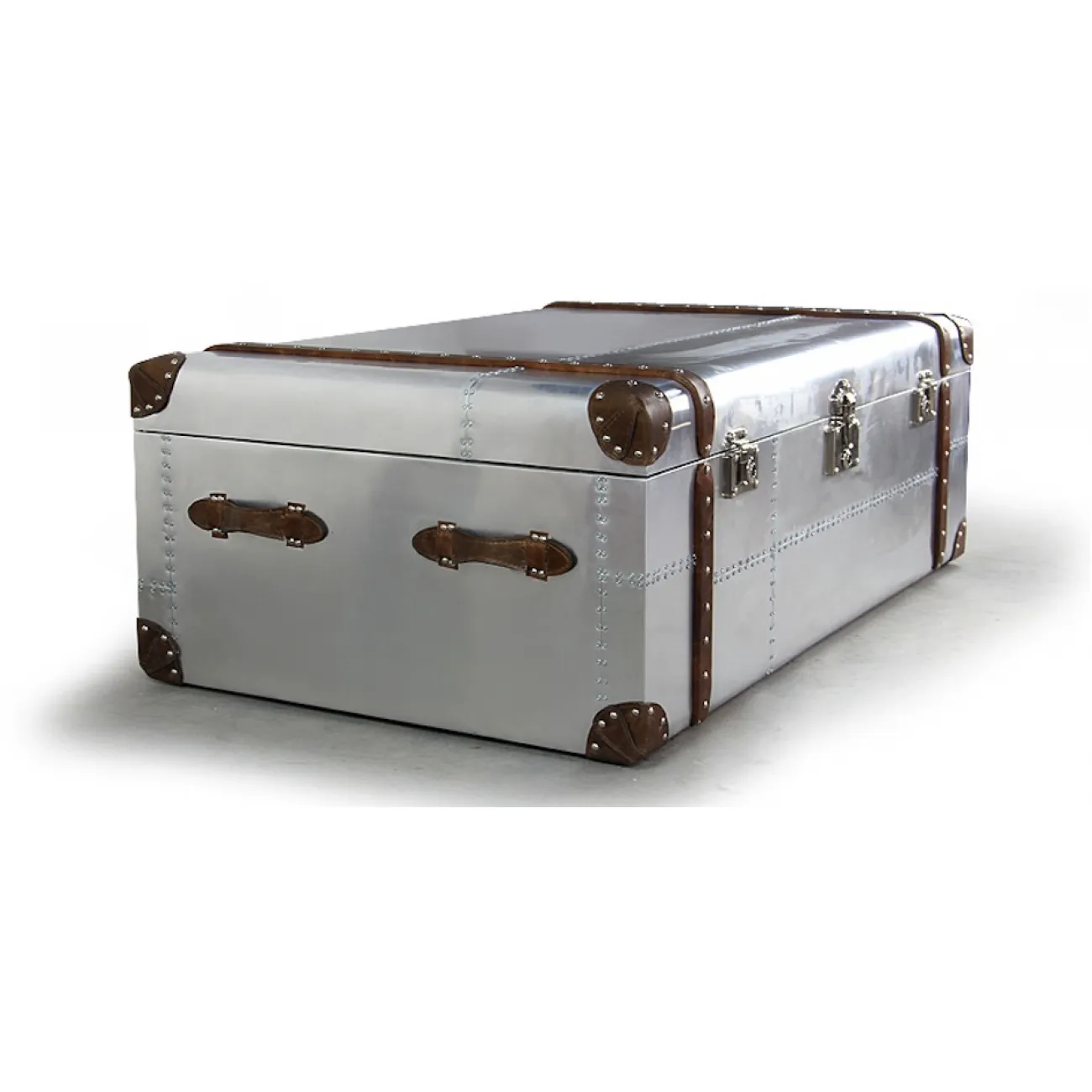 Сундук Trunks in Polished Aluminum Restoration Hardware от LaLume