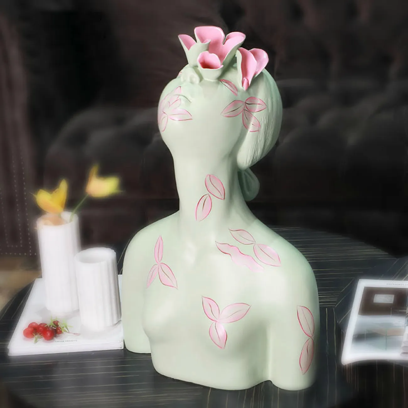 Дизайнерская скульптура девушки с цветком LaLume-SKT00134