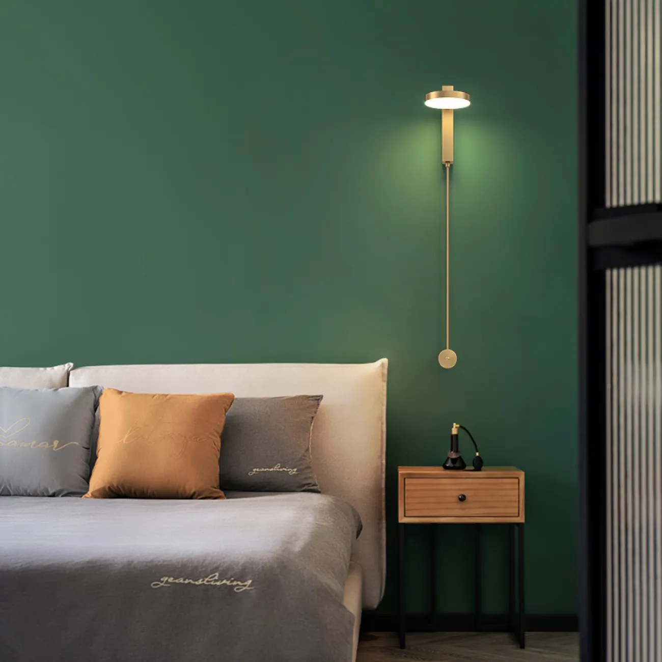 Настенный светодиодный светильник с дисковидным поворотным плафоном на кронштейне с круглым и прямоугольным креплением DENZIL LUX