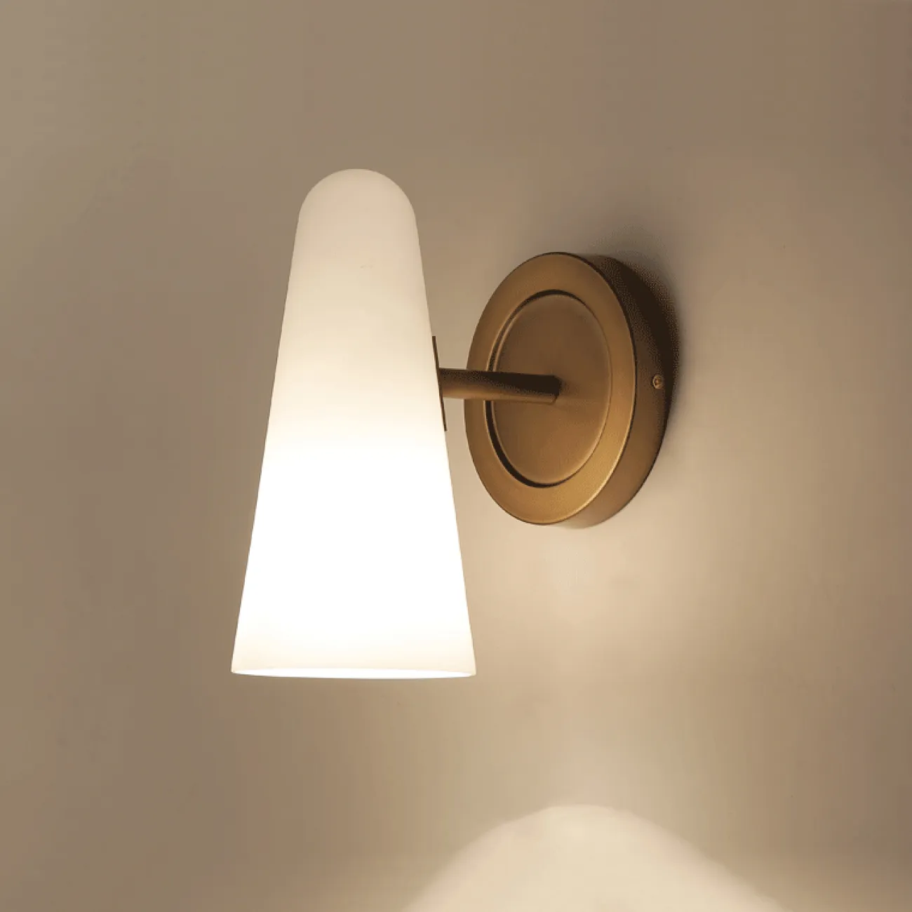 Бра MONTFAUCON SINGLE SCONCE от ImperiumLoft