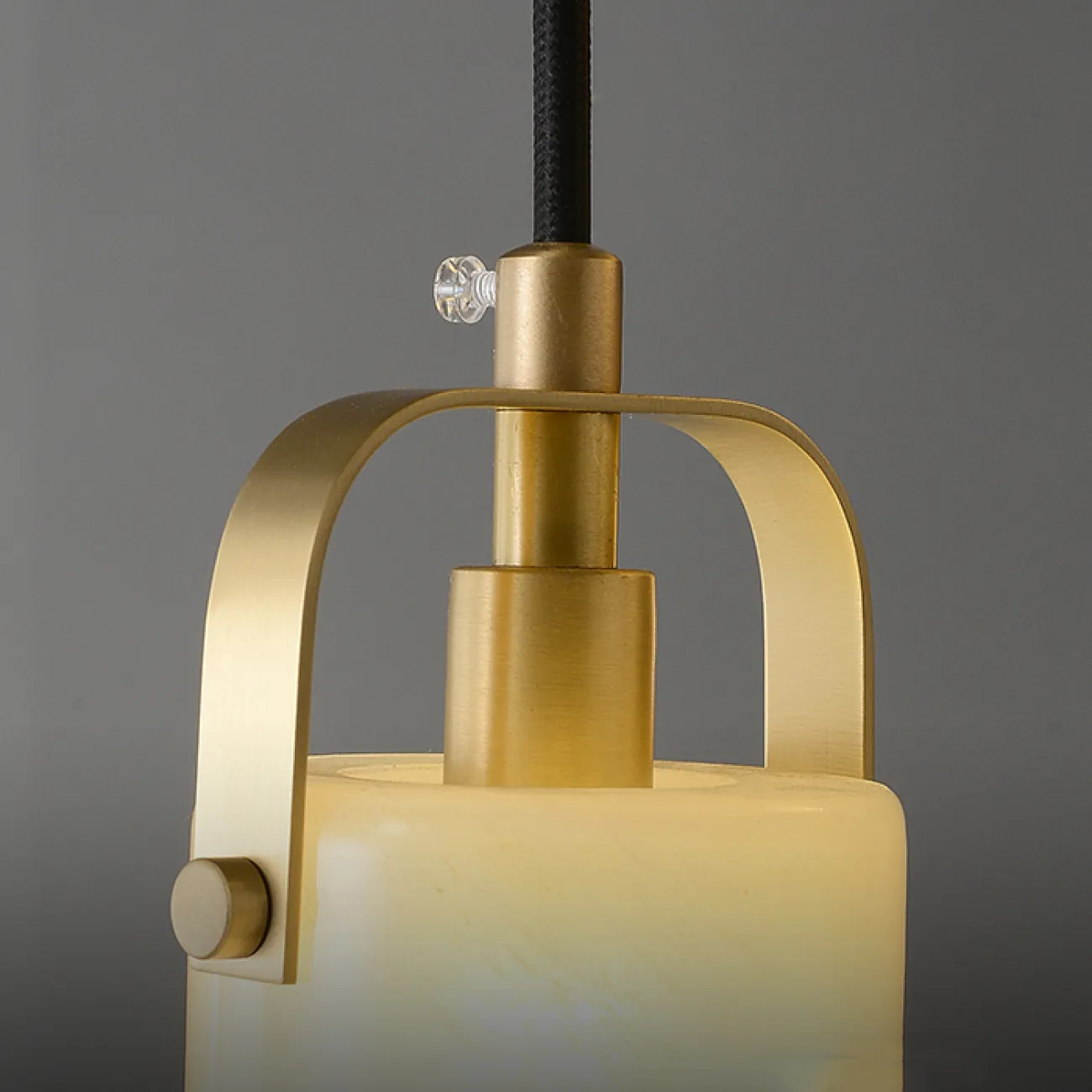 Готовая комбинация подвесных светильников с двумя стеклянными плафонами цилиндрической формы с эффектом льда LIESEL DUO