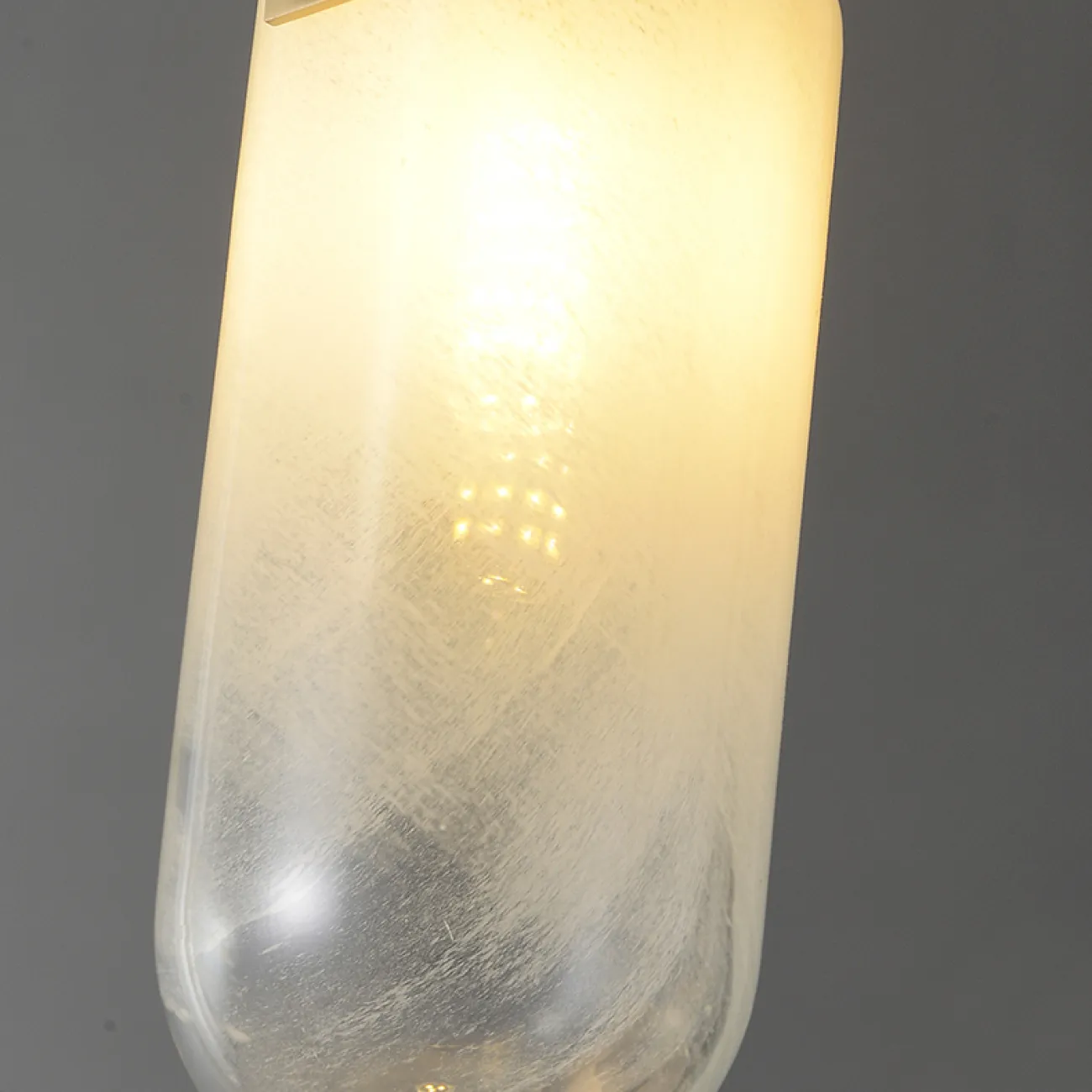 Готовая комбинация подвесных светильников с двумя стеклянными плафонами цилиндрической формы с эффектом льда LIESEL DUO