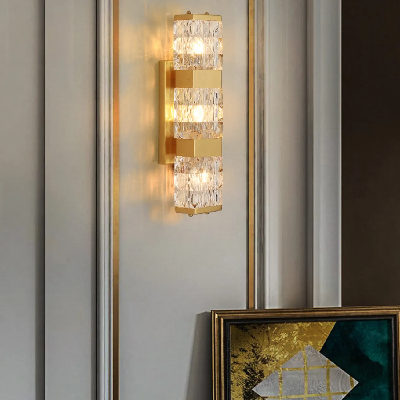 Бра со стеклянным плафоном в виде рельефного слитка в латунном корпусе MAGNET WALL