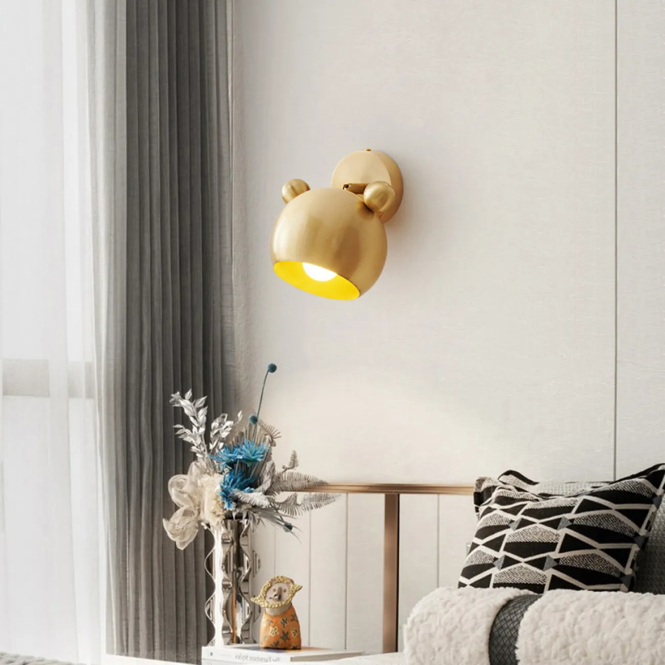 Серия настенных светильников с латунным корпусом в игровом стиле BEAR W Brass