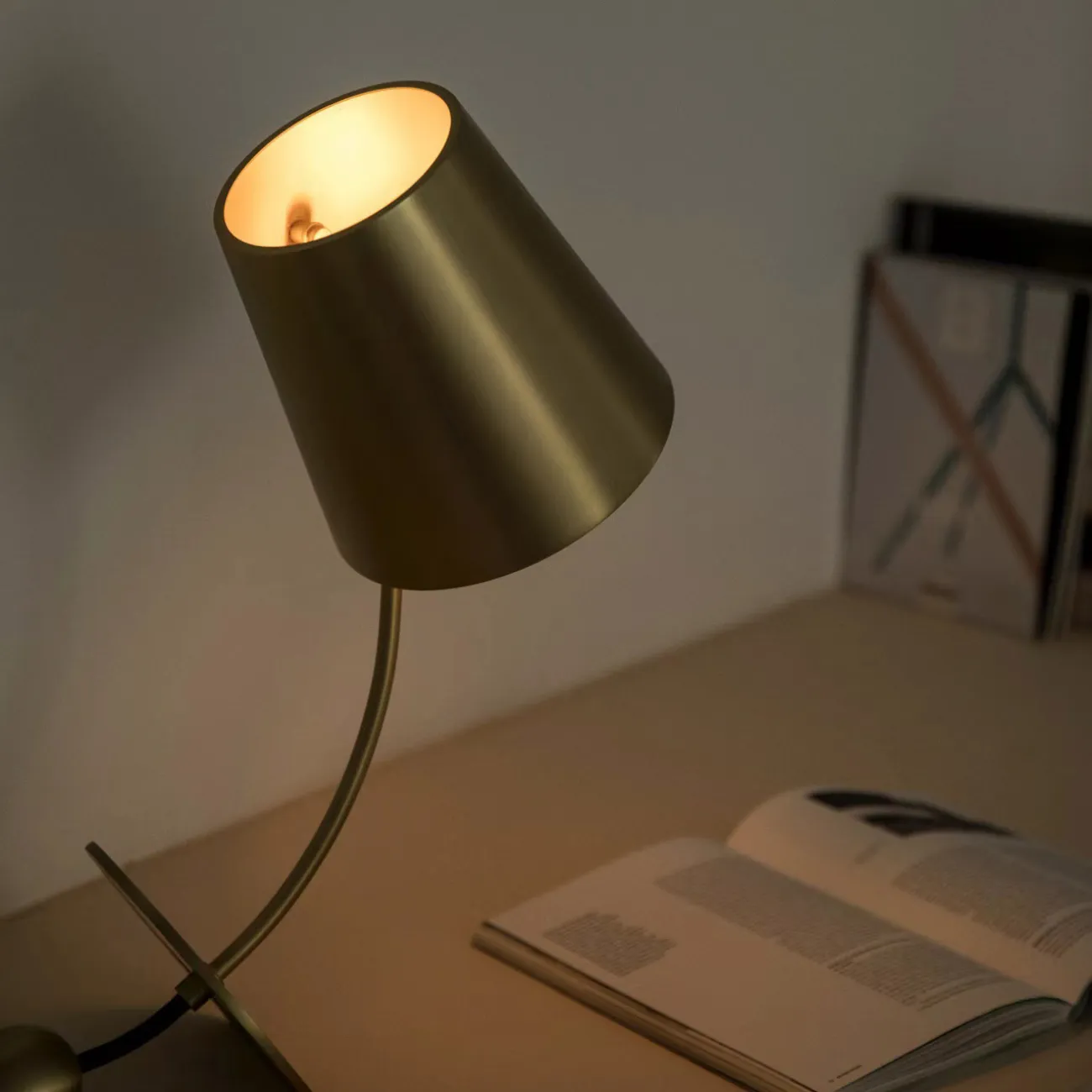 Настольная лампа TANGO от ImperiumLoft Настольная лампа TANGO от ImperiumLoft