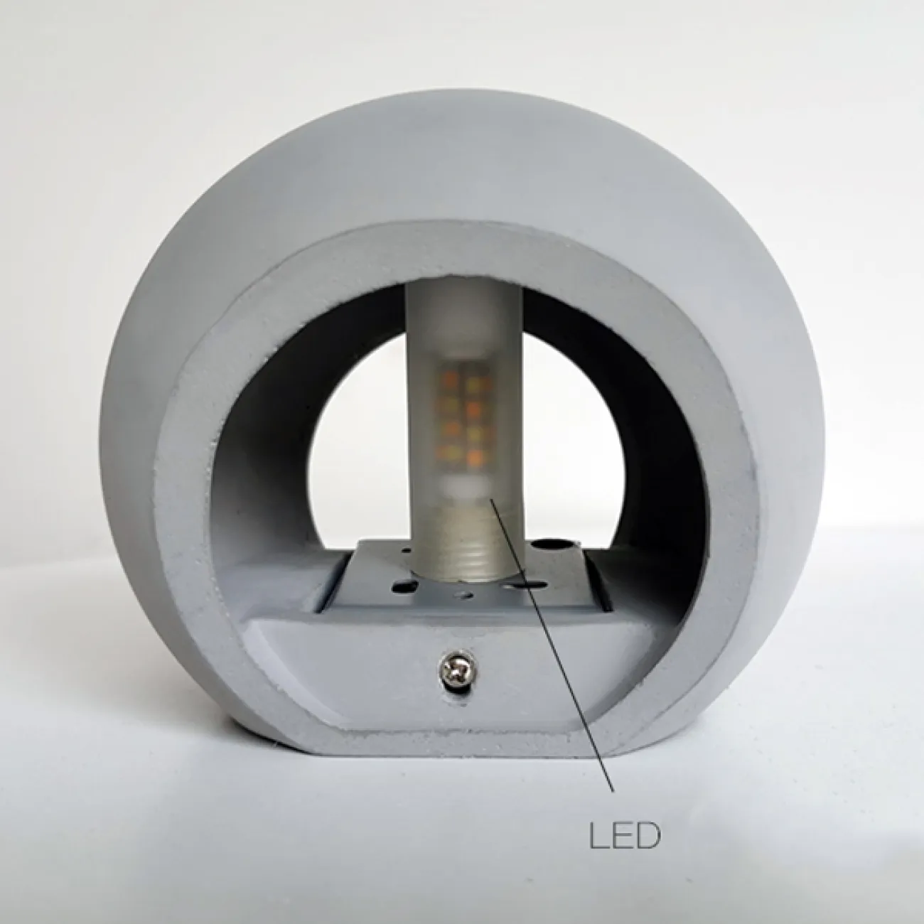 Серия настенных светодиодных светильников с круглыми рельефными плафонами из низкощелочной цементной смеси URAN A