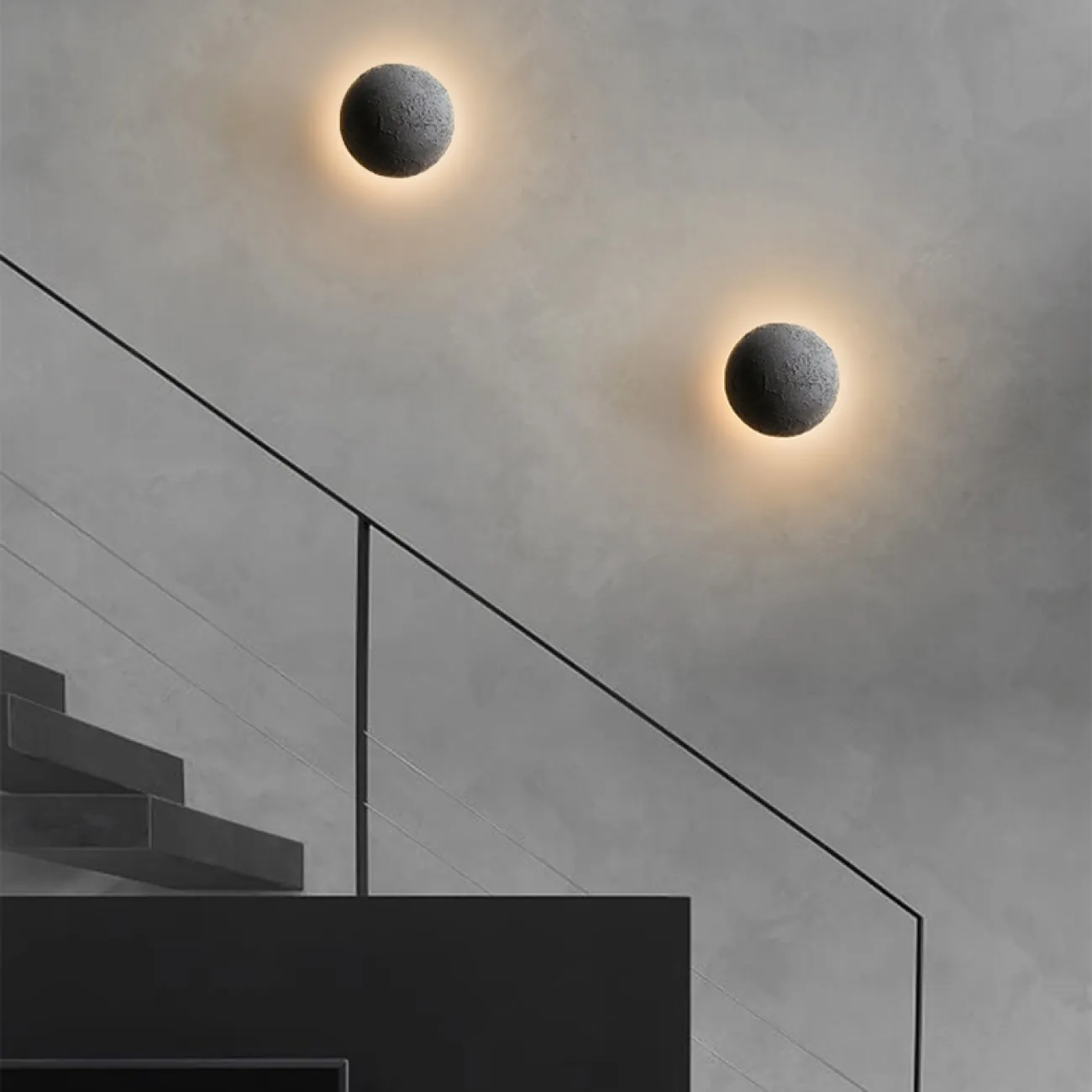 Серия настенных светодиодных светильников с круглыми рельефными плафонами из низкощелочной цементной смеси URAN A