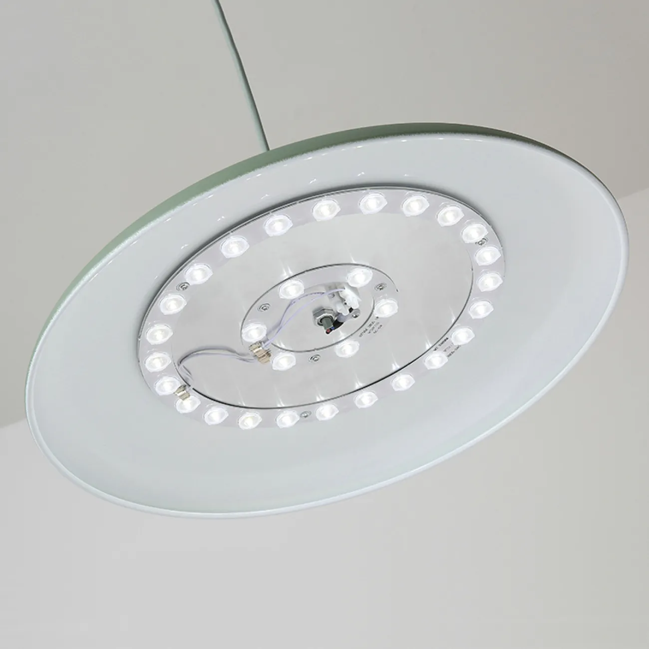 Подвесной светодиодный светильник в скандинавском стиле Подвесной светодиодный светильник в скандинавском стиле